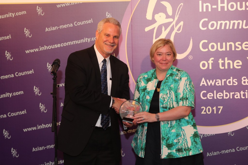 Matthew Kendrick of Daimler China presents the Visionary International Law Firm of the Year award to Veronique Marquis of Eversheds