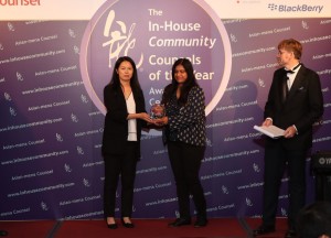 Innovation – Winner: Wockhardt –  Debolina Partap of Wockhardt (right) receives the award from Kathy Yeung of Blackberry
