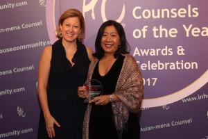 Corporate Social Responsibility Winner: Asian Development Bank –  Kori Emzita (right) of the ADB receives the award from Sue Tommey of HandsOn Hong Kong