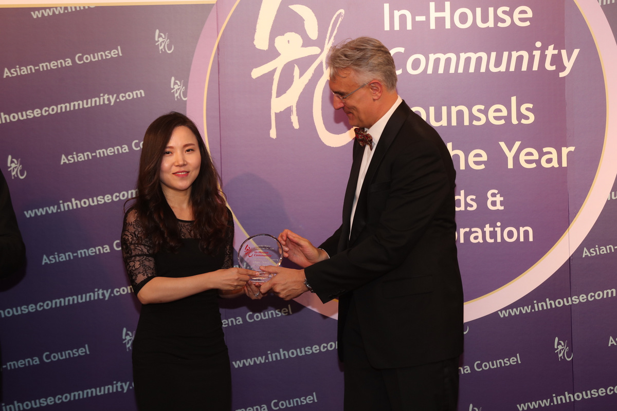 Manufacturing & Engineering Winner: Hyundai Heavy Industries – Kellie Yi of Hyundai Heavy with Michael Pepper